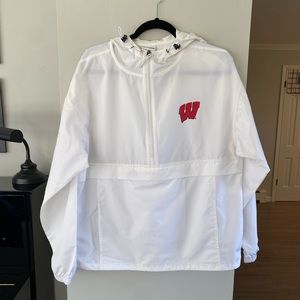 Women’s Wisconsin Badgers 1/2 zip pulllover windbreaker. Medium/White